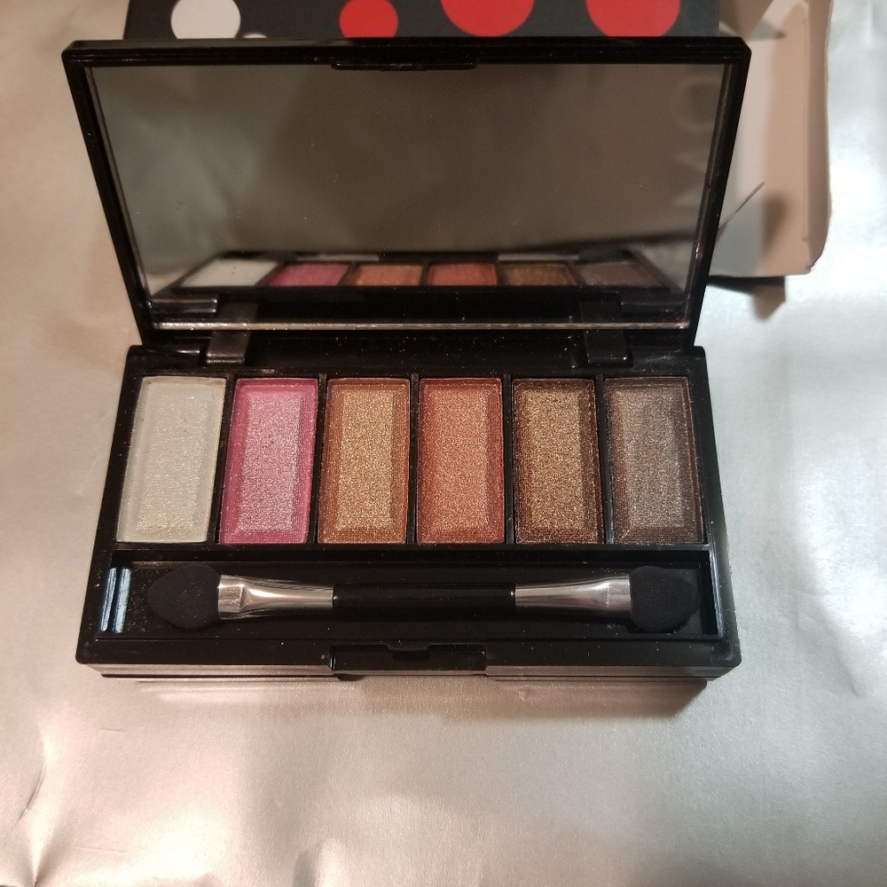 *SOLD* Brand New Mac Eyeshadow